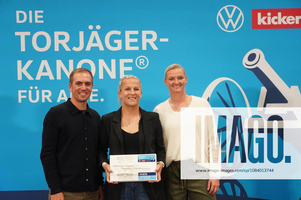 Preisverleihung der Torjägerkanone für Alle des Kicker und DFB mit Alexandra Popp und Philipp Lahm an Lyn Meyer - München 01.10.2026: Deutschland vs. Serbien, UEFA Nations League, 3. Spieltag, Allianz Arena