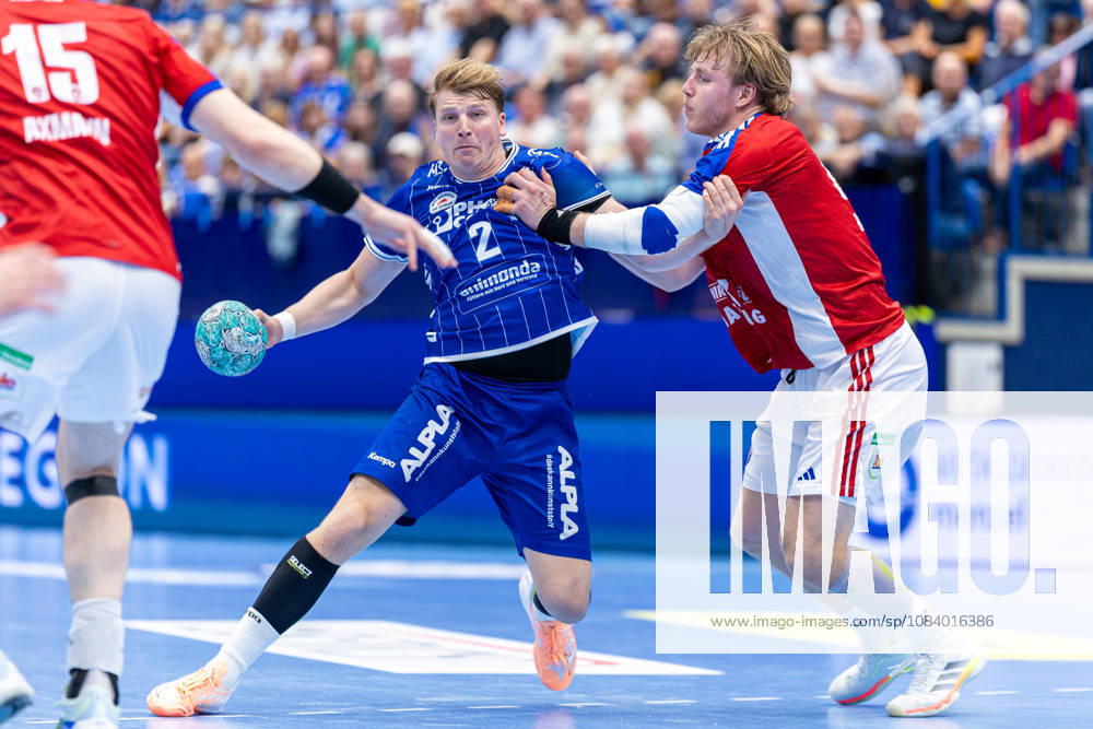 (L-R) Lukas Hutecek (TBV Lemgo Lippe, 02) im Zweikampf mit Martin Hovde (Handball Club Hamburg, 81) GER, TBV Lemgo Lippe vs. Handball Club Hamburg, Handball, 1. Bundesliga, 7. Spieltag, Spielzeit 2026 2027, 01.10.2026 GER, TBV Lemgo Lippe vs. Handball Club Hamburg, Handball, 1. Bundesliga, 7. Spieltag, Spielzeit 2026 2027, 01.10.2026 Lemgo