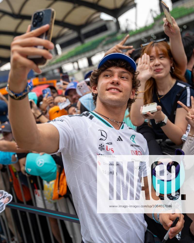 Andrea Kimi Antonelli (ITA) (Mercedes-AMG Petronas F1 Team) in the paddock of the Formula 1 Bahrain Grand Prix In Malaysia 2026 at the Sepang International Circuit. Kuala Lumpur Malaysia - ZUMAs197 20261001_aaa_s197_033