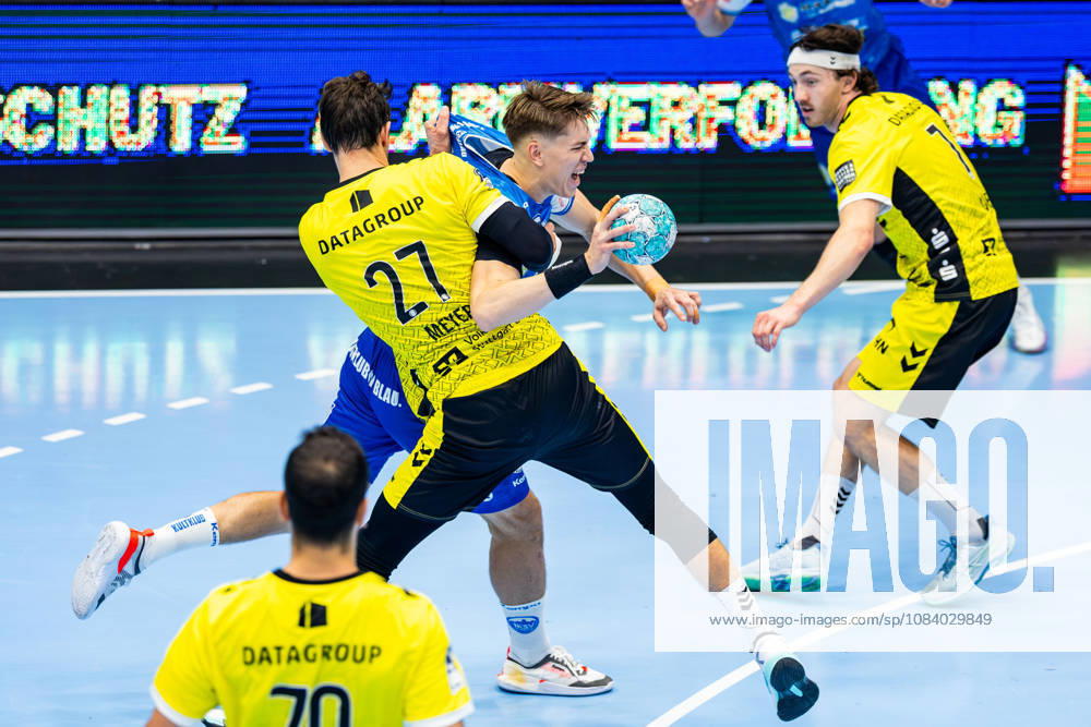 GER, Handball, Maenner, Saison 26 27, Opel 1.Bl, 7.Spieltag, ThSV Eisenach - TVB Stuttgart Philipp Meyer (TVB Stuttgart), Oskar Joelsson (ThSV Eisenach,3) 99817 Eisenach Werner-Assmann-Halle Am Sportp Thueringen Deutschland