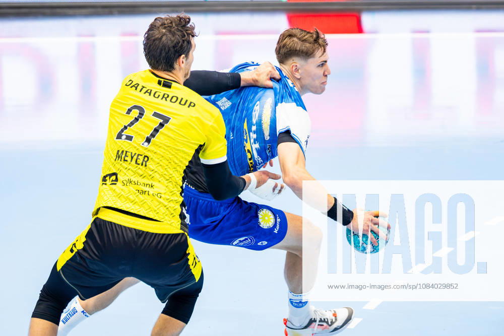 GER, Handball, Maenner, Saison 26 27, Opel 1.Bl, 7.Spieltag, ThSV Eisenach - TVB Stuttgart Philipp Meyer (TVB Stuttgart), Oskar Joelsson (ThSV Eisenach,3) 99817 Eisenach Werner-Assmann-Halle Am Sportp Thueringen Deutschland
