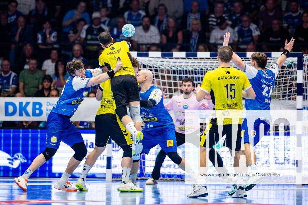 GER, Handball, Maenner, Saison 26 27, Opel 1.Bl, 7.Spieltag, ThSV Eisenach - TVB Stuttgart Tillman Leu (ThSV Eisenach,99), Mohamed Amine Darmoul (TVB Stuttgart) 99817 Eisenach Werner-Assmann-Halle Am Sportp Thueringen Deutschland