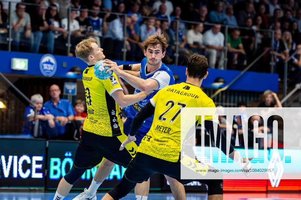 GER, Handball, Maenner, Saison 26 27, Opel 1.Bl, 7.Spieltag, ThSV Eisenach - TVB Stuttgart Linus Schmid (TVB Stuttgart), Stephan Seitz (ThSV Eisenach,44), Philipp Meyer (TVB Stuttgart) 99817 Eisenach Werner-Assmann-Halle Am Sportp Thueringen Deutschland
