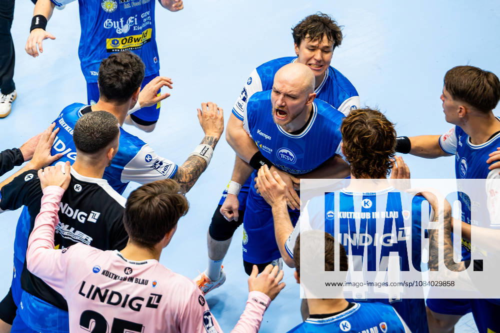 GER, Handball, Maenner, Saison 26 27, Opel 1.Bl, 7.Spieltag, ThSV Eisenach - TVB Stuttgart Tillman Leu (ThSV Eisenach,99), Peter Walz (ThSV Eisenach,14) 99817 Eisenach Werner-Assmann-Halle Am Sportp Thueringen Deutschland