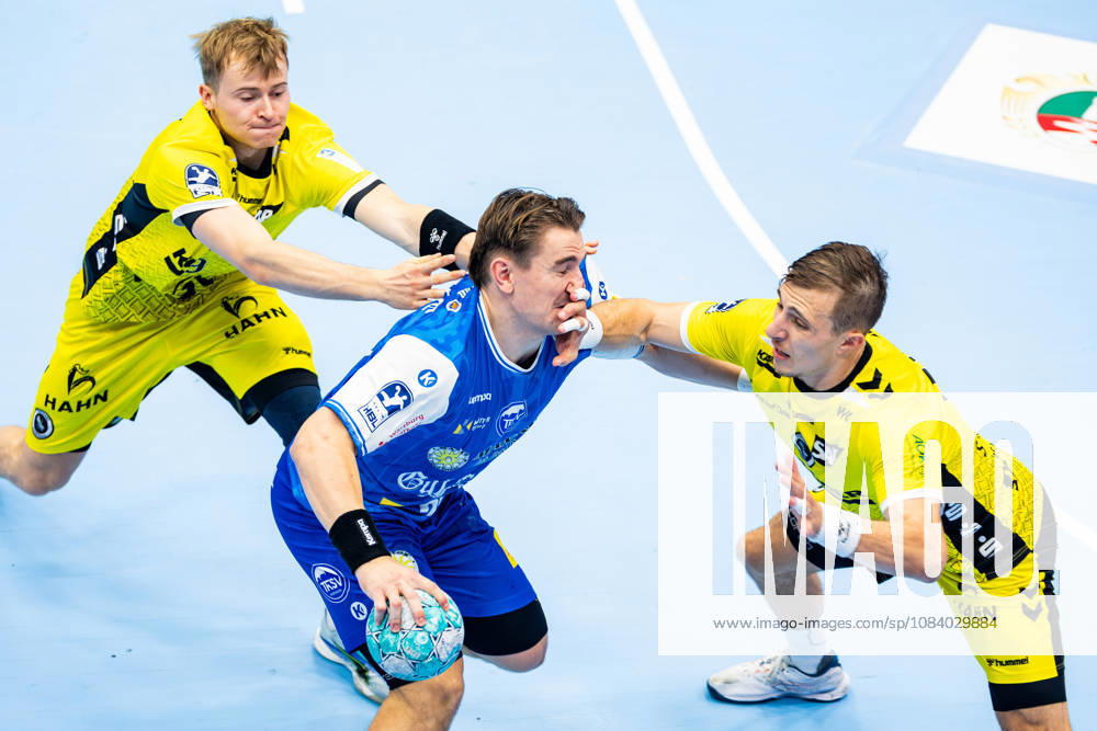 GER, Handball, Maenner, Saison 26 27, Opel 1.Bl, 7.Spieltag, ThSV Eisenach - TVB Stuttgart Felix Aellen (ThSV Eisenach,22), Simone Mengon (TVB Stuttgart) 99817 Eisenach Werner-Assmann-Halle Am Sportp Thueringen Deutschland