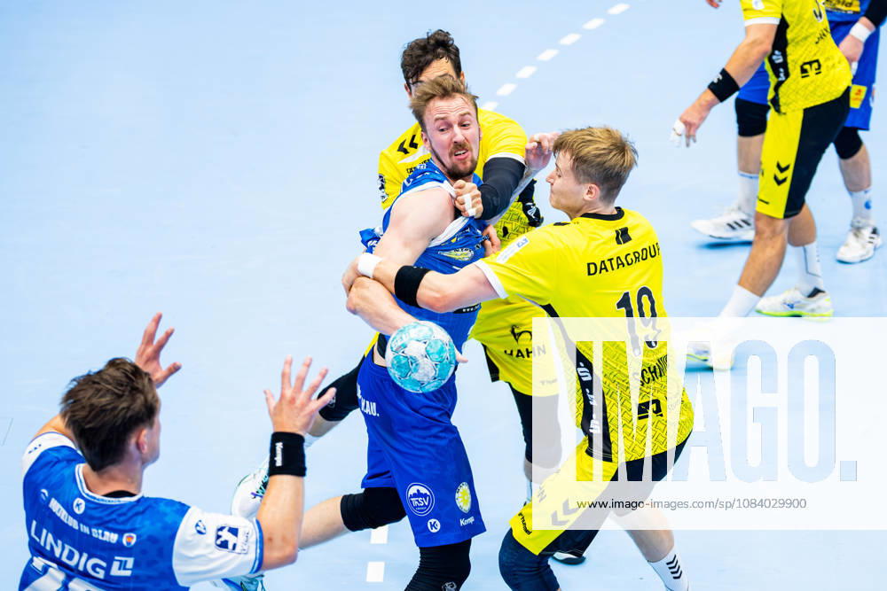 GER, Handball, Maenner, Saison 26 27, Opel 1.Bl, 7.Spieltag, ThSV Eisenach - TVB Stuttgart Dominik Solak (ThSV Eisenach,30), Philipp Meyer (TVB Stuttgart), Linus Schmid (TVB Stuttgart) 99817 Eisenach Werner-Assmann-Halle Am Sportp Thueringen Deutschland