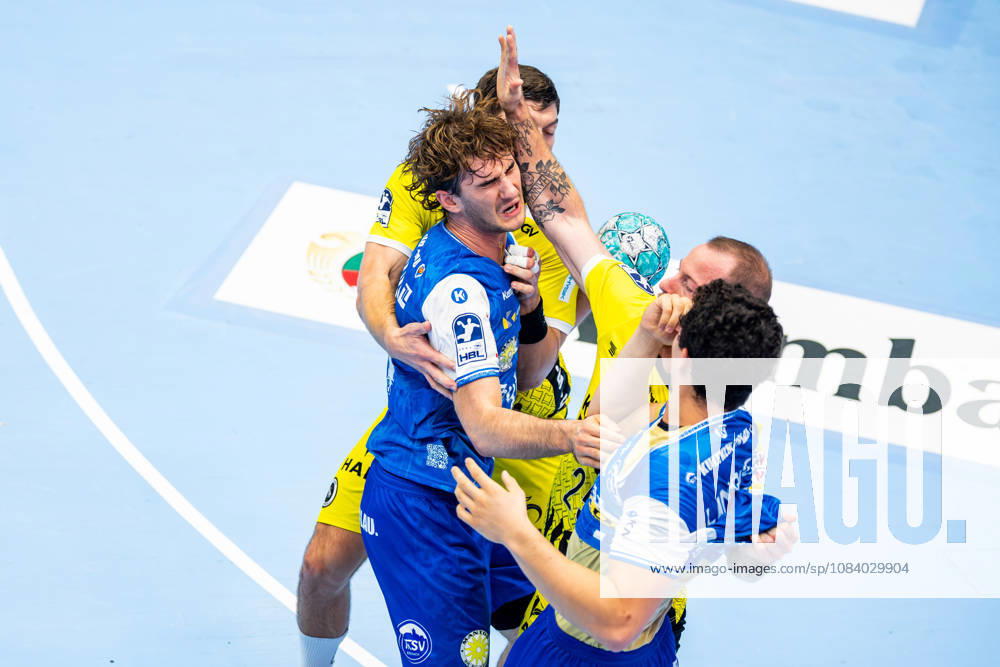 GER, Handball, Maenner, Saison 26 27, Opel 1.Bl, 7.Spieltag, ThSV Eisenach - TVB Stuttgart Malte Donker (TVB Stuttgart), Stephan Seitz (ThSV Eisenach,44), Gian Attenhofer (ThSV Eisenach,11), Patrick Zieker (TVB Stuttgart) 99817 Eisenach Werner-Assmann-Halle Am Sportp Thueringen Deutschland