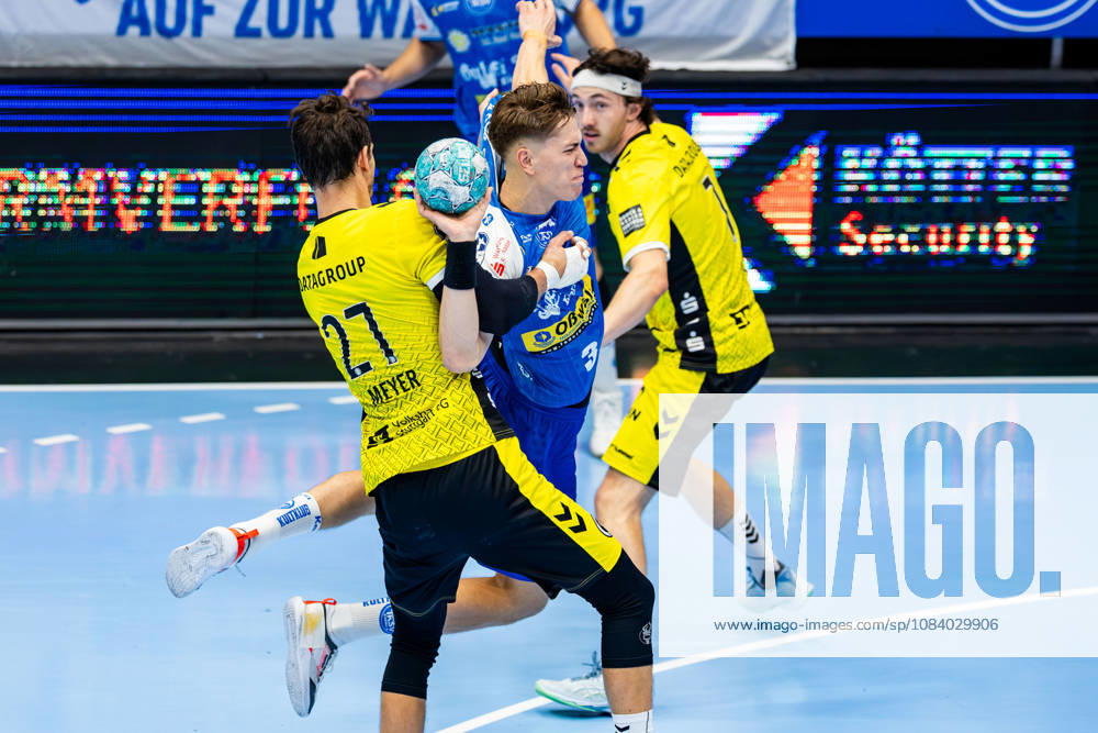 GER, Handball, Maenner, Saison 26 27, Opel 1.Bl, 7.Spieltag, ThSV Eisenach - TVB Stuttgart Philipp Meyer (TVB Stuttgart), Oskar Joelsson (ThSV Eisenach,3) 99817 Eisenach Werner-Assmann-Halle Am Sportp Thueringen Deutschland