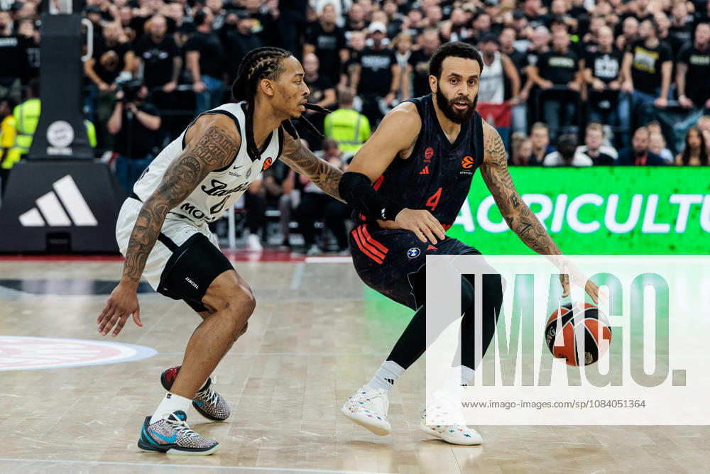 Duane Washington (FC Bayern Muenchen, 4) controls the ball against Kyle Allman (Partizan Mozzart Bet Belgrade, 0) during the Turkish Airlines EuroLeague match between FC Bayern Muenchen vs. Partizan Mozzart Bet Belgrade at SAP Garden on round 3 of Turkish Airlines EuroLeague on October 02, 2026 in Munich, Germany. Bavaria Germany