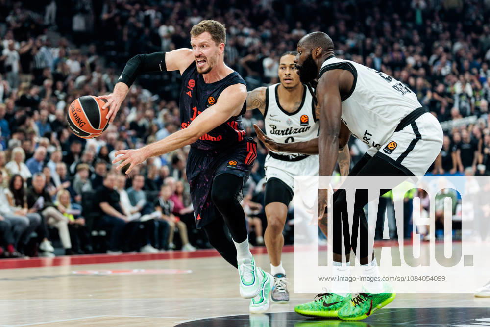 Andreas Andi Obst (FC Bayern Muenchen, 13) controls the ball during the Turkish Airlines EuroLeague match between FC Bayern Muenchen vs. Partizan Mozzart Bet Belgrade at SAP Garden on round 3 of Turkish Airlines EuroLeague on October 02, 2026 in Munich, Germany. Bavaria Germany