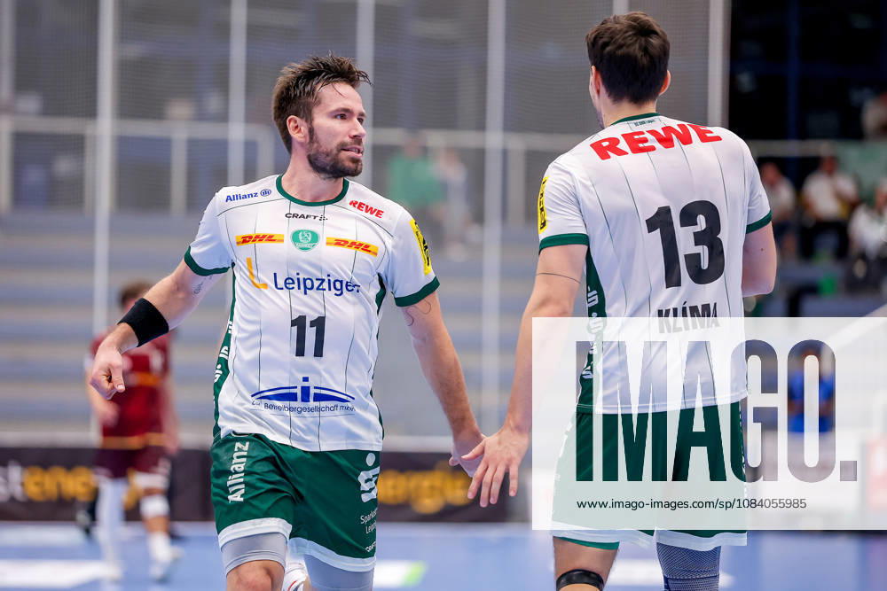 6. Spieltag der 2. Handball-Bundesliga, TuSEM Essen - SC DHfK Leipzig. Lukas Binder (SC DHFK Leipzig 11) und Matej Klima (SC DHFK Leipzig 13) jubelnd NRW Deutschland