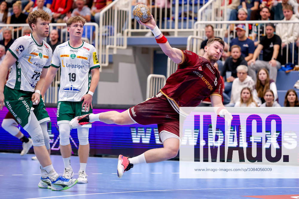 6. Spieltag der 2. Handball-Bundesliga, TuSEM Essen - SC DHfK Leipzig. Adin FaljiÄ‡ (TUSEM Essen 08) wirft den Ball auf das Tor NRW Deutschland