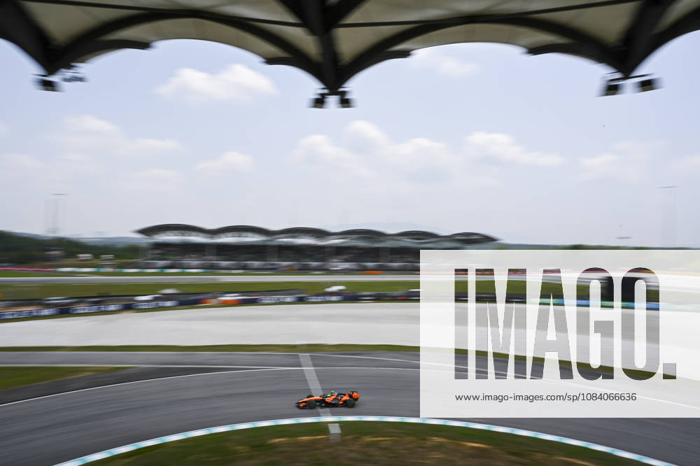 F1 - BAHRAIN GRAND PRIX IN MALAYSIA 2026 01 NORRIS Lando (gbr), McLaren F1 Team MCL40, action during the 2026 Formula 1 Bahrain Grand Prix in Malaysia, 16th round of the 2026 Formula One World Championship, WM, Weltmeisterschaft from October 2 to 4, 2026 on the Sepang International Circuit, in Sepang, Malaysia - SepangMalaysia