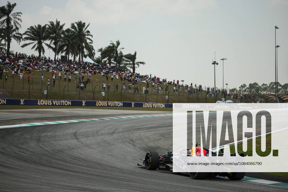 F1 - BAHRAIN GRAND PRIX IN MALAYSIA 2026 03 VERSTAPPEN Max (nld), Red Bull Racing Ford RB22, action during the 2026 Formula 1 Bahrain Grand Prix in Malaysia, 16th round of the 2026 Formula One World Championship, WM, Weltmeisterschaft from October 2 to 4, 2026 on the Sepang International Circuit, in Sepang, Malaysia - SepangMalaysia