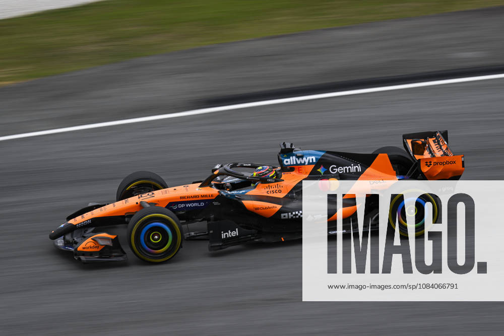 F1 - BAHRAIN GRAND PRIX IN MALAYSIA 2026 81 PIASTRI Oscar (aus), McLaren F1 Team MCL40, action during the 2026 Formula 1 Bahrain Grand Prix in Malaysia, 16th round of the 2026 Formula One World Championship, WM, Weltmeisterschaft from October 2 to 4, 2026 on the Sepang International Circuit, in Sepang, Malaysia - SepangMalaysia