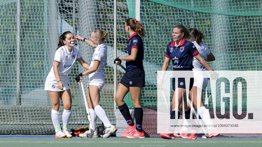 V.li.: Torschützin Fiona Felber (MHC, 6), Hannah Reichert (MHC, 22), Spielerinnen vom Mannheimer HC (MHC), jubeln über das Tor zum 1:0, Jubel, Torjubel, Torerfolg, celebrate the goal, goal, celebration, jubelt ueber das Tor, Freuen, Freude, freut sich, optimistisch, positiv, Spielszene, Highlight, Action, Aktion, 03.10.2026, Mannheim (Deutschland), Hockey, 1. Bundesliga, Damen, Mannheimer HC - Berliner HC
