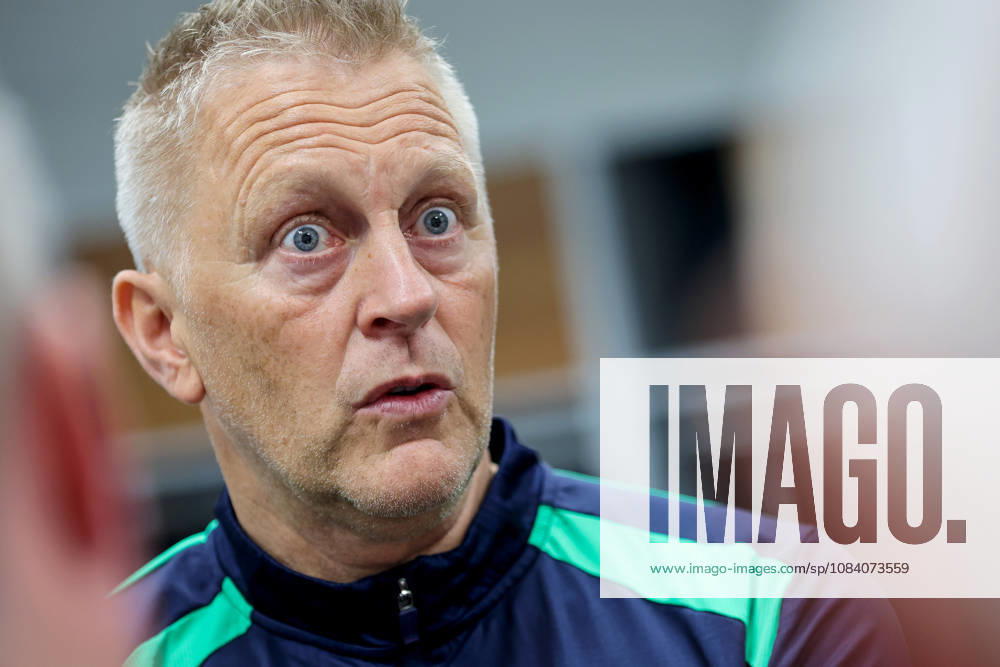 Republic of Ireland press conference, PK, Pressekonferenz TSC Arena, BaÄka Topola, Serbia 3 10 2026 Manager Heimir Hallgrimsson being interviewed in the dressing room after exiting the press conference Heimir Hallgrimsson being interviewed in the dressing room after exiting the press conference 3 10 2026