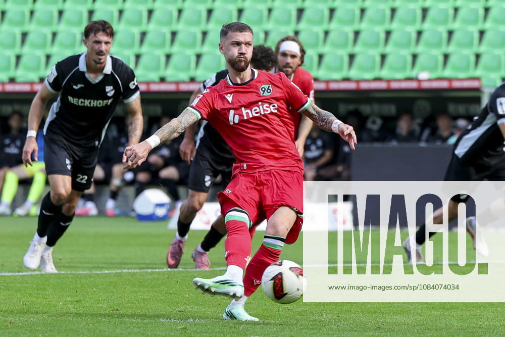 Marcel Hartel (Hannover 96) verwandelt den Foulelfmeter zum 1:0 waehrend des Freundschaftsspiels zwischen Hannover 96 und dem SC Verl, Heinz von Heiden Arena am 03. October 2026 in Hannover, Deutschland. (Foto von Marco Steinbrenner DeFodi Images) +++ Marcel Hartel (Hannover 96) converted the penalty to make it 1 0 during the Friendly match between Hannover 96 and SC Verl at Heinz von Heiden Arena on October 3, 2026 in Hannover, Germany. (Photo by Marco Steinbrenner DeFodi Images) (Photo by Marco Steinbrenner DeFodi Images) -