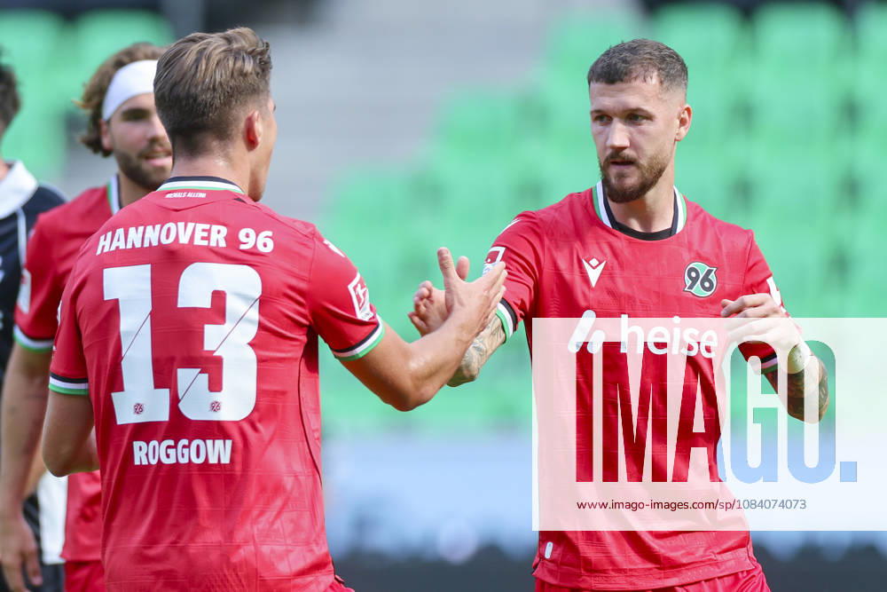 Marcel Hartel (Hannover 96) bejubelt seinen Treffer zum 1:0 mit Franz Roggow (Hannover 96) waehrend des Freundschaftsspiels zwischen Hannover 96 und dem SC Verl, Heinz von Heiden Arena am 03. October 2026 in Hannover, Deutschland. (Foto von Marco Steinbrenner DeFodi Images) +++ Marcel Hartel (Hannover 96) celebrates after scoring his teams first goal with Franz Roggow (Hannover 96) during the Friendly match between Hannover 96 and SC Verl at Heinz von Heiden Arena on October 3, 2026 in Hannover, Germany. (Photo by Marco Steinbrenner DeFodi Images) (Photo by Marco Steinbrenner DeFodi Images) -