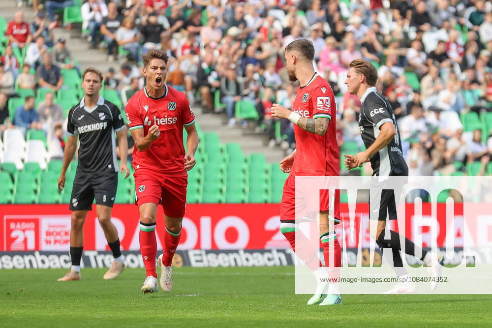 Fussball Testspiel, Hannover 96 - SC Verl, v.l. Marcel Hartel (Hannover) Jubel, Torjubel, jubelt ueber das Tor, celebrate the goal, celebration Hannover