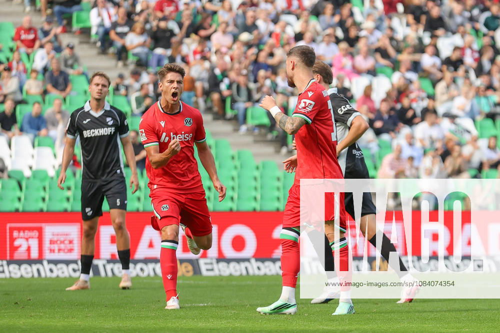 Fussball Testspiel, Hannover 96 - SC Verl, v.l. Marcel Hartel (Hannover) Jubel, Torjubel, jubelt ueber das Tor, celebrate the goal, celebration Hannover