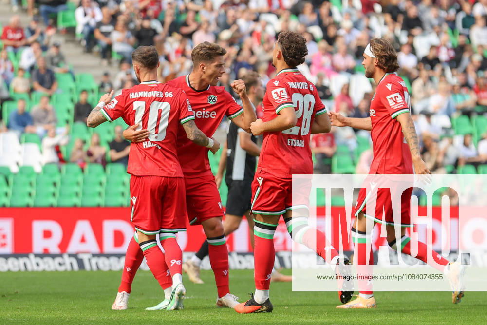 Fussball Testspiel, Hannover 96 - SC Verl, v.l. Marcel Hartel (Hannover) Jubel, Torjubel, jubelt ueber das Tor, celebrate the goal, celebration Hannover