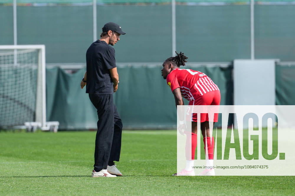 Testspiel: SC Freiburg vs FC Luzern, 03.10.2026 Julian Schuster (SC Freiburg, Trainer) der Cyriaque Irie (SC Freiburg, 22) Anweisungen vor dem Spiel gibt Testspiel: SC Freiburg vs FC Luzern, Europa-Park Stadion, 03.10.2026 DFB DFL REGULATIONS PROHIBIT ANY USE OF PHOTOGRAPHS AS IMAGE SEQUENCES AND OR QUASI-VIDEO.