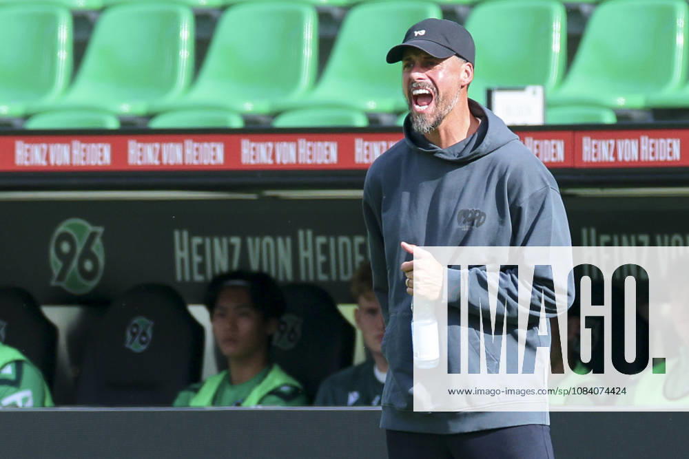 Trainer Sandro Wagner (Hannover 96) schaut enttaeuscht waehrend des Freundschaftsspiels zwischen Hannover 96 und dem SC Verl, Heinz von Heiden Arena am 03. October 2026 in Hannover, Deutschland. (Foto von Marco Steinbrenner DeFodi Images) +++ Trainer Sandro Wagner (Hannover 96) looks dejected during the Friendly match between Hannover 96 and SC Verl at Heinz von Heiden Arena on October 3, 2026 in Hannover, Germany. (Photo by Marco Steinbrenner DeFodi Images) (Photo by Marco Steinbrenner DeFodi Images) -