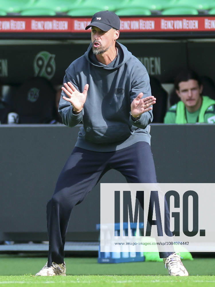 Trainer Sandro Wagner (Hannover 96) gestikuliert waehrend des Freundschaftsspiels zwischen Hannover 96 und dem SC Verl, Heinz von Heiden Arena am 03. October 2026 in Hannover, Deutschland. (Foto von Marco Steinbrenner DeFodi Images) +++ Trainer Sandro Wagner (Hannover 96) gestures during the Friendly match between Hannover 96 and SC Verl at Heinz von Heiden Arena on October 3, 2026 in Hannover, Germany. (Photo by Marco Steinbrenner DeFodi Images) (Photo by Marco Steinbrenner DeFodi Images) -