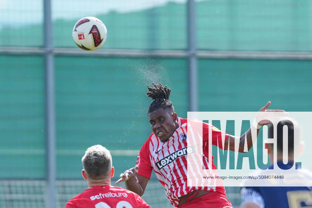 Cyriaque Irià Cyriaque Irie (SC Freiburg, 22) Kopfball , Deutschland, Fussball, Testspiel, SC Freiburg vs. FC Luzern, 03.10.2026, Europa-Park Stadion, Trainingsplatz, Freiburg Freiburg Europa-Park Stadion, Trainingspl Baden-Wuerttemberg Deutschland