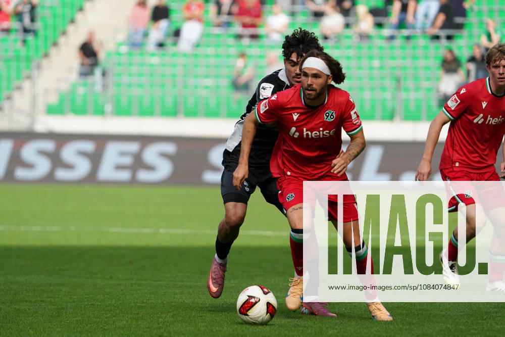 Deutschland: Fussball Testspiel Vereine 2026 2027, Freundschaftsspiel - Hannover 96 vs SC Verl - Heinz von Heiden Arena (Hannover): am Ball Kolja Oudenne (Hannover 96, 29)