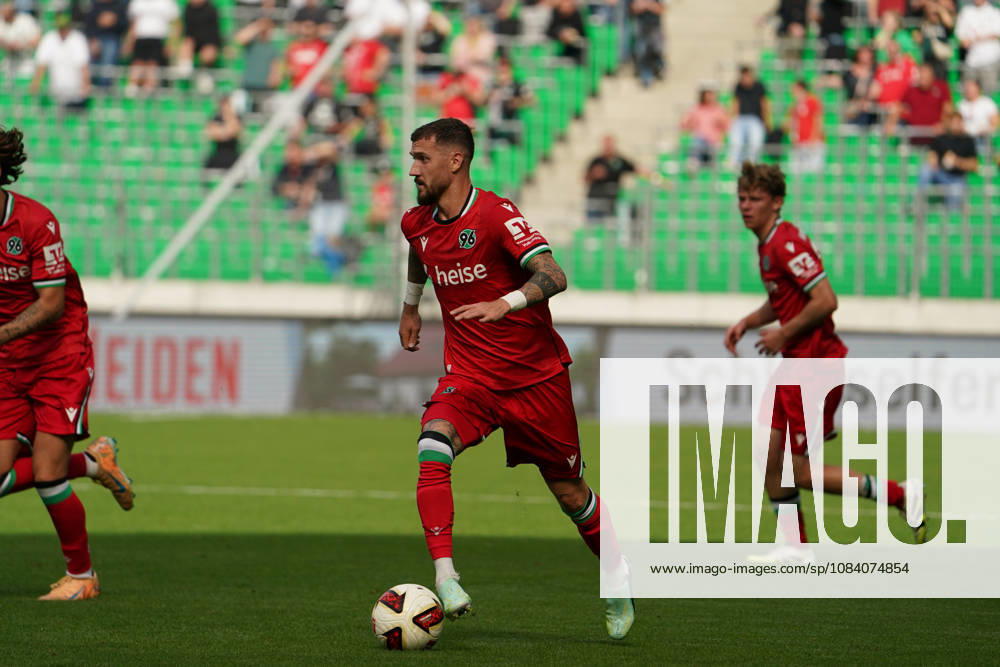 Deutschland: Fussball Testspiel Vereine 2026 2027, Freundschaftsspiel - Hannover 96 vs SC Verl - Heinz von Heiden Arena (Hannover): am Ball Marcel Hartel (Hannover 96, 10)