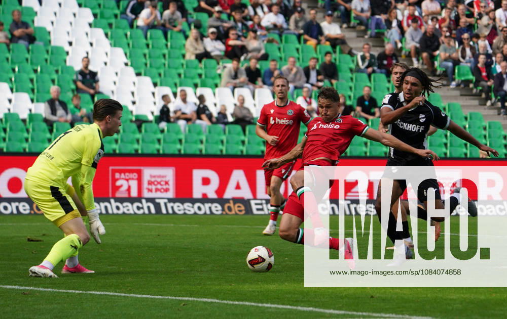 Deutschland: Fussball Testspiel Vereine 2026 2027, Freundschaftsspiel - Hannover 96 vs SC Verl - Heinz von Heiden Arena (Hannover): Torchance Benedikt Pichler (Hannover 96, 11)