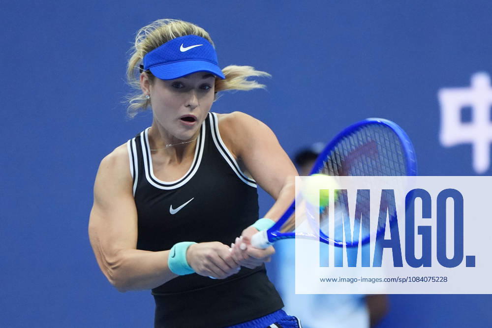 (261003) -- BEIJING, Oct. 3, 2026 -- Anna Kalinskaya of Russia hits a return to Zheng Qinwen of China during the women s singles second round match at 2026 China Open tennis tournament in Beijing, China, Oct. 3, 2026. ) (SP)CHINA-BEIJING-TENNIS-CHINA OPEN-WOMEN S SINGLES(CN) XiexHan