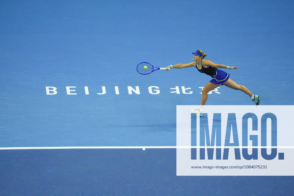 (261003) -- BEIJING, Oct. 3, 2026 -- Anna Kalinskaya of Russia hits a return to Zheng Qinwen of China during the women s singles second round match at 2026 China Open tennis tournament in Beijing, China, Oct. 3, 2026. ) (SP)CHINA-BEIJING-TENNIS-CHINA OPEN-WOMEN S SINGLES(CN) XiexHan