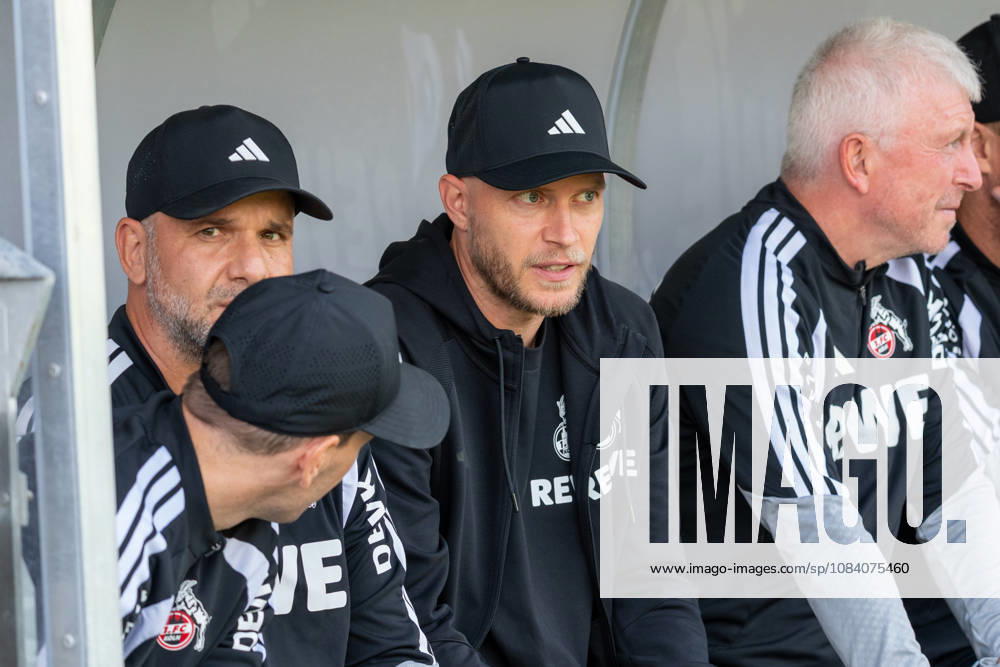 Rene Wagner (1. FC Koeln, Trainer) inmitten seines Teams. FC Viktoria Koeln vs. FC Hansa Rostock , Fussball, 3. Liga, 05. Spieltag, Saison 2026 2027, 11.09.2026 DFL DFB Regulations prohibit any use of Photographs as image sequences and or Quasivideo FC Viktoria Koeln vs. FC Hansa Rostock, Fussball, 3. Liga, 05. Spieltag, Saison 2026 2027, 11.09.2026 Koeln