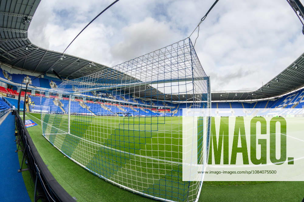 Reading v Bradford City, EFL Sky Bet League 1 Pitchside view of Select Car Leasing Stadium during the EFL Sky Bet League 1 match between Reading and Bradford City at the Select Car Leasing Stadium, Reading, UK on 3 October 2026. Reading Select Car Leasing Stadium Berkshire UK Editorial use only DataCo restrictions apply See www.football-dataco.com ,