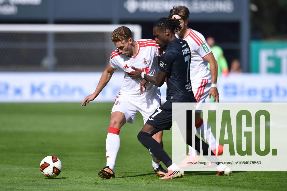 Fußball Testspiel FC Viktoria Köln - 1. FC Köln am 03.10.2026 im Sportpark Höhenberg in Köln Sebastian Sebulonsen ( Köln ), links - Yannick Tonye ( Köln ), rechts