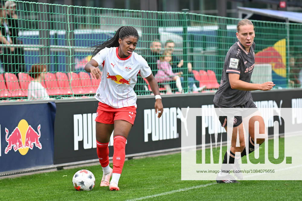Fußball I Frauen I Saison 2026-2027 I Bundesliga I 6. Spieltag I RB Leipzig - 1. FSV Mainz 05 I 03.10.2026 Delice Boboy (17, Rasenballsport Leipzig), Johanna Maria Berg (9, 1. FSV Mainz 05) Leipzig RB Trainingszentrum, Cottaweg 7 Sachsen Deutschland