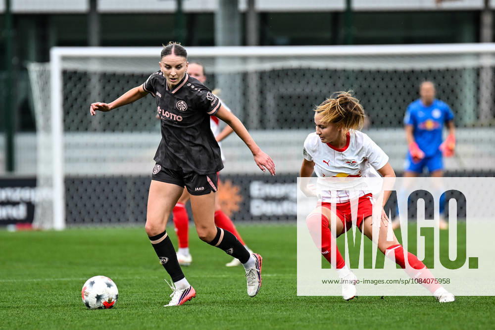 Fußball I Frauen I Saison 2026-2027 I Bundesliga I 6. Spieltag I RB Leipzig - 1. FSV Mainz 05 I 03.10.2026 Gentiana Fetaj (7, 1. FSV Mainz 05), Annabel Schasching (16, Rasenballsport Leipzig) Leipzig RB Trainingszentrum, Cottaweg 7 Sachsen Deutschland