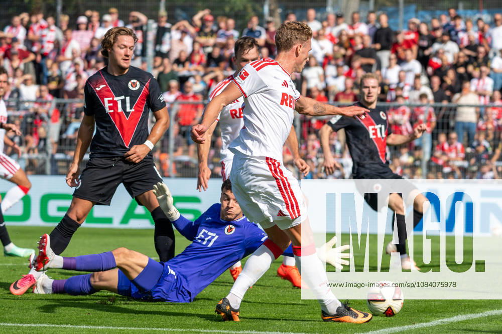 Sebastian Sebulonsen (1. FC Koeln, 28) legt den Ball an Arne Schulz (Viktoria Koeln, 01) vorbei in die Mitte. FC Viktoria Koeln vs. FC Hansa Rostock , Fussball, 3. Liga, 05. Spieltag, Saison 2026 2027, 11.09.2026 DFL DFB Regulations prohibit any use of Photographs as image sequences and or Quasivideo FC Viktoria Koeln vs. FC Hansa Rostock, Fussball, 3. Liga, 05. Spieltag, Saison 2026 2027, 11.09.2026 Koeln