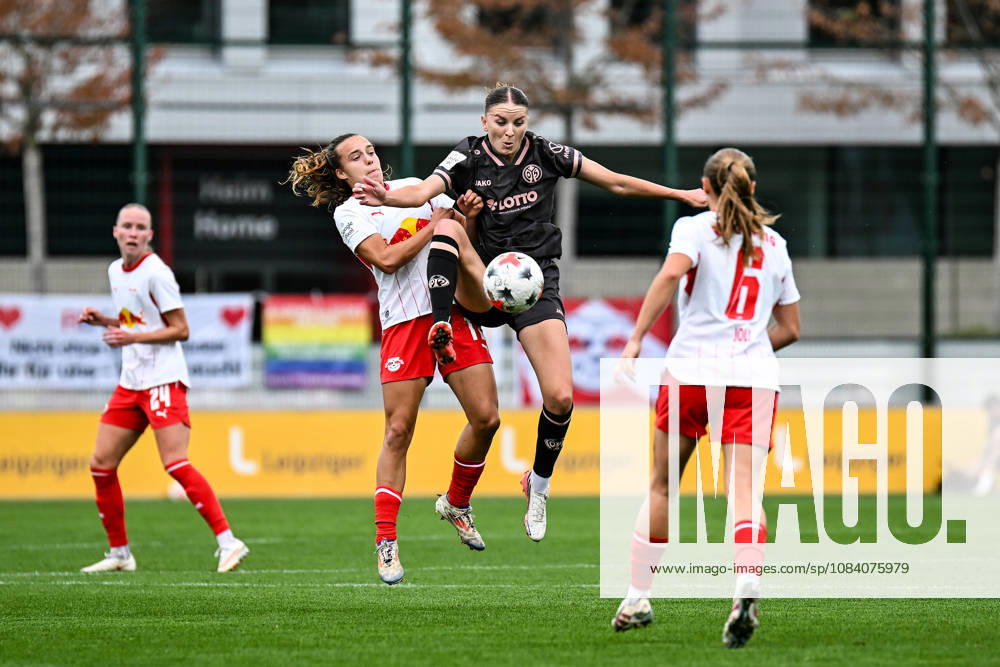 Fußball I Frauen I Saison 2026-2027 I Bundesliga I 6. Spieltag I RB Leipzig - 1. FSV Mainz 05 I 03.10.2026 Zweikampf Jasmien Mathys (12, Rasenballsport Leipzig), Gentiana Fetaj (7, 1. FSV Mainz 05) Leipzig RB Trainingszentrum, Cottaweg 7 Sachsen Deutschland