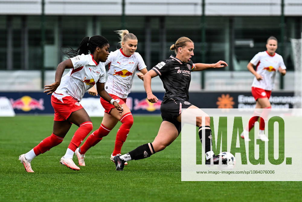 Fußball I Frauen I Saison 2026-2027 I Bundesliga I 6. Spieltag I RB Leipzig - 1. FSV Mainz 05 I 03.10.2026 Delice Boboy (17, Rasenballsport Leipzig), Therese Simonsson (27, Rasenballsport Leipzig), Johanna Maria Berg (9, 1. FSV Mainz 05) Leipzig RB Trainingszentrum, Cottaweg 7 Sachsen Deutschland
