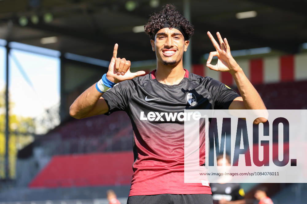 Fussball Regionalliga Suedwest, FSV Mainz 05 U23 - SC Freiburg II v.l. Krish Raweri (SC Freiburg II, 7), macht das Tor zum 1:0 in der 17. Spielminute, Torjubel, Mainz