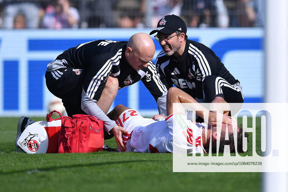 Fußball Testspiel FC Viktoria Köln - 1. FC Köln am 03.10.2026 im Sportpark Höhenberg in Köln Thijs Dallinga ( Köln ) verletzt am Boden