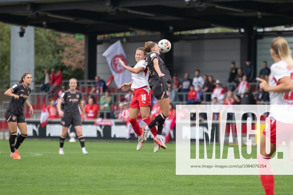 Google Pixel Frauen-Bundesliga, RB Leipzig - FSV Mainz 05; 03.10.2026 Annabel Schasching (16, RB Leipzig) mit Gentiana Fetaj (7, FSV Mainz 05) im Kopfball-Duell. Fußball, Google Pixel Frauen-Bundesliga, Saison 2026 2027, 6. Spieltag: RB Leipzig vs. FSV Mainz 05 am 03.10.2026, Trainingszentrum Cottaweg, Leipzig. DFB REGULATIONS PROHIBIT ANY USE OF PHOTOGRAPHS AS IMAGE SEQUENCES AND OR QUASI-VIDEO.