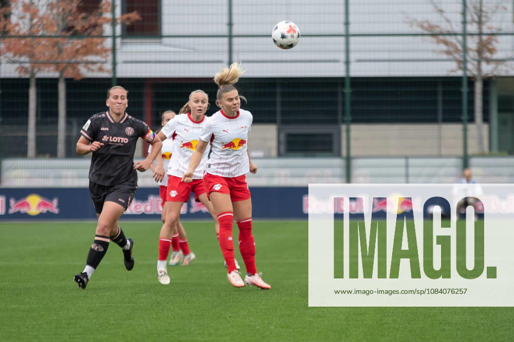 Google Pixel Frauen-Bundesliga, RB Leipzig - FSV Mainz 05; 03.10.2026 Therese Simonsson (27, RB Leipzig) mit Kopf. Fußball, Google Pixel Frauen-Bundesliga, Saison 2026 2027, 6. Spieltag: RB Leipzig vs. FSV Mainz 05 am 03.10.2026, Trainingszentrum Cottaweg, Leipzig. DFB REGULATIONS PROHIBIT ANY USE OF PHOTOGRAPHS AS IMAGE SEQUENCES AND OR QUASI-VIDEO.