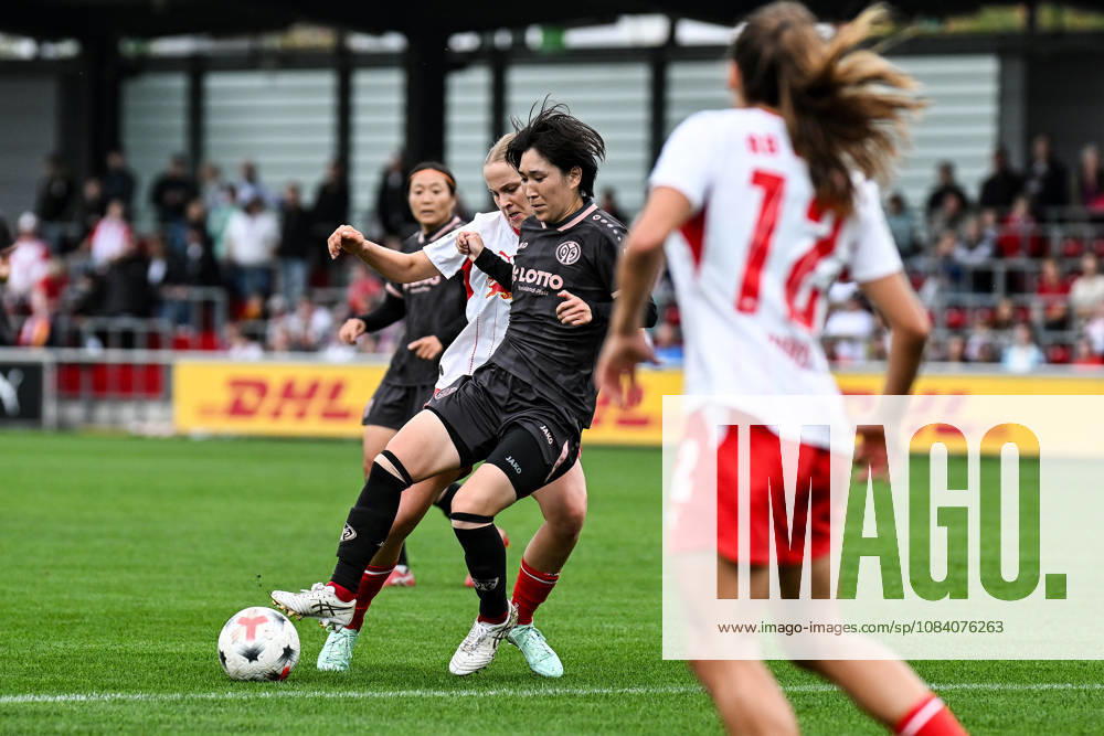 Fußball I Frauen I Saison 2026-2027 I Bundesliga I 6. Spieltag I RB Leipzig - 1. FSV Mainz 05 I 03.10.2026 Emilia Asgeirsdottir (8, Rasenballsport Leipzig), Yurina Imai (14, 1. FSV Mainz 05) Leipzig RB Trainingszentrum, Cottaweg 7 Sachsen Deutschland