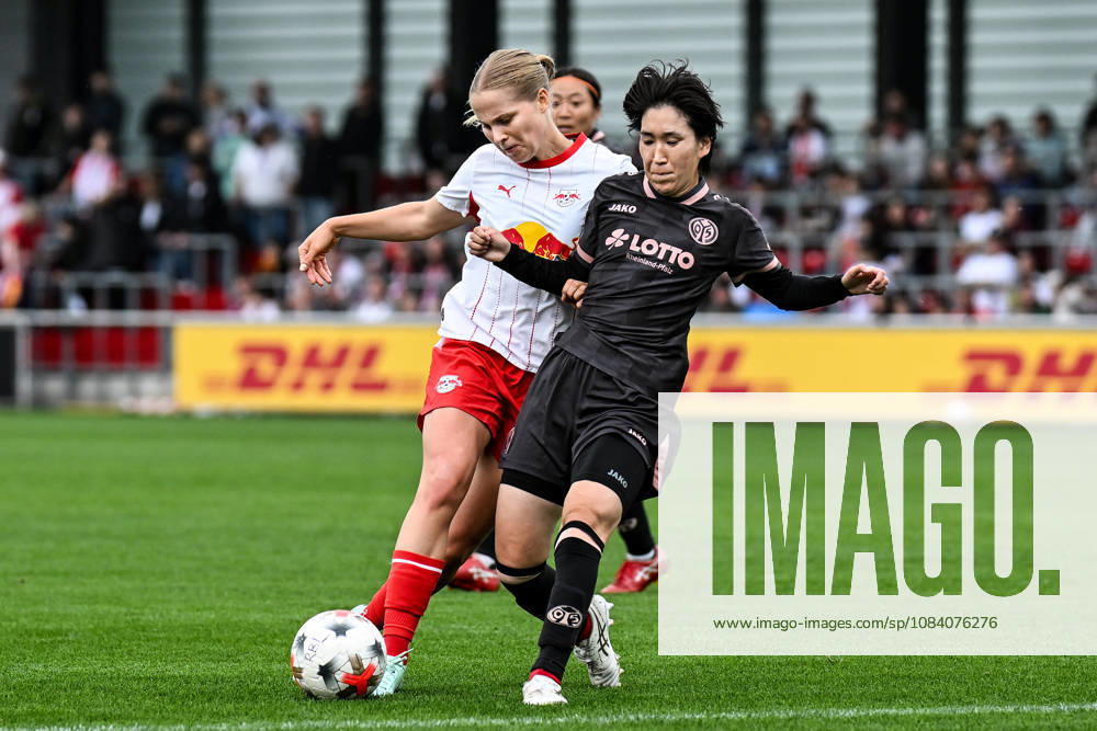 Fußball I Frauen I Saison 2026-2027 I Bundesliga I 6. Spieltag I RB Leipzig - 1. FSV Mainz 05 I 03.10.2026 Zweikampf Emilia Asgeirsdottir (8, Rasenballsport Leipzig), Yurina Imai (14, 1. FSV Mainz 05) Leipzig RB Trainingszentrum, Cottaweg 7 Sachsen Deutschland