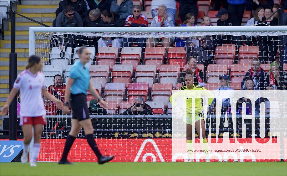 Football - FA Women s Super League - Liverpool FC Women v Everton FC Women LIVERPOOL, ENGLAND - Sunday, September 27, 2026: Liverpool FC Women s goalkeeper Khiara Keating reacts as Manchester United, ManU Women score the first goal during the FA Womens Super League match between Liverpool FC Women and Everton FC Women, the Merseyside Derby, at Anfield. (Photo by David Rawcliffe Propaganda) LIVERPOOL Anfield MERSEYSIDE ENGLAND